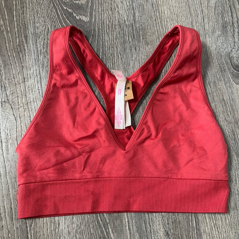 NWT
PINK
SEAMLESS PLUNGE BRALETTE